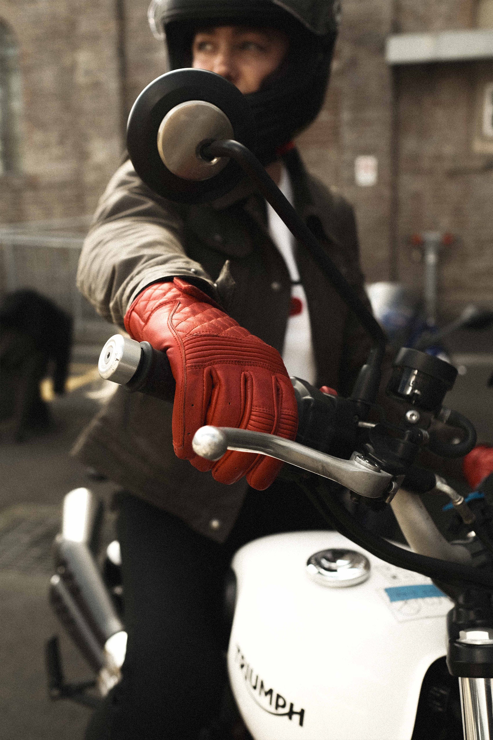 Cafe Quilted Leather Motorcycle Gloves - Red